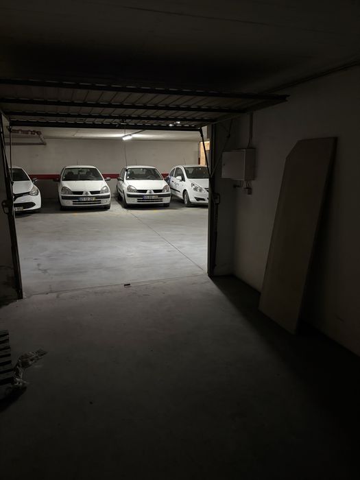 Garagem Fechada (debaixo da Clini Fatima/Pingo Doce )