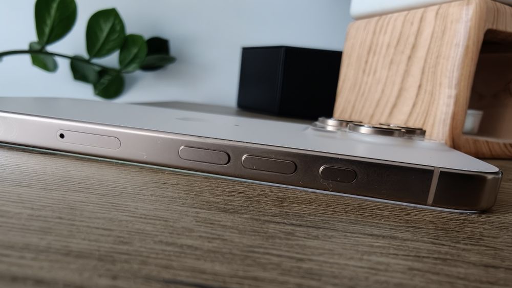 iPhone 16 pro 8/128 gb