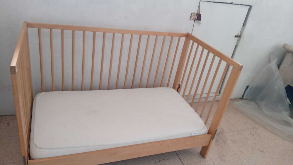 Berço cama com proteção