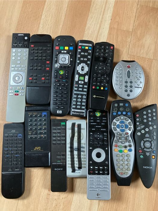 Piloty tv, dvd i inne (proszę czytaj opis)