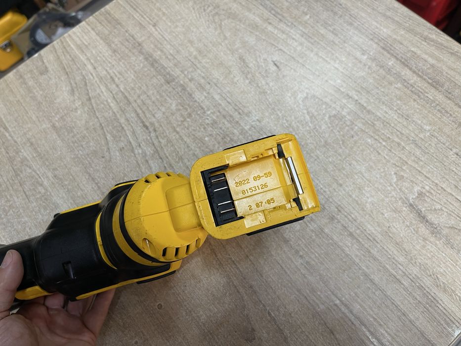 Dewalt DCS367 / безщіткова шабельна пила Девольт