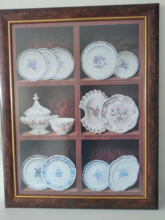 Obraz  do kuchni ,jadalni. Witryna talerze w kredensie.