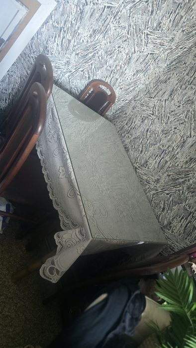Stół rozkładany + 5 krzeseł