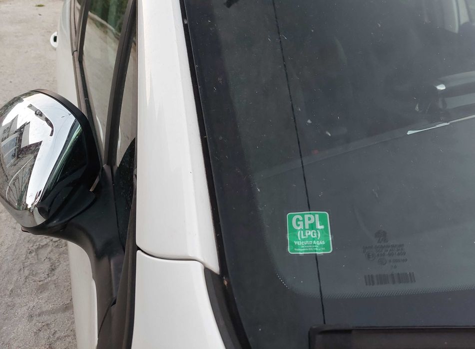 Peugeot 2008 1.2 PureTech Style 82Cv (Gasolina/GPL): Viaje o dobro Gastando Metade do Dinheiro!