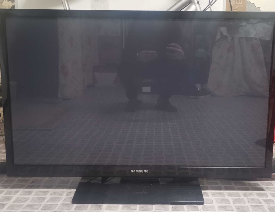 TV Samsung (43”) Avariada - Ideal para Peças ou Reparo