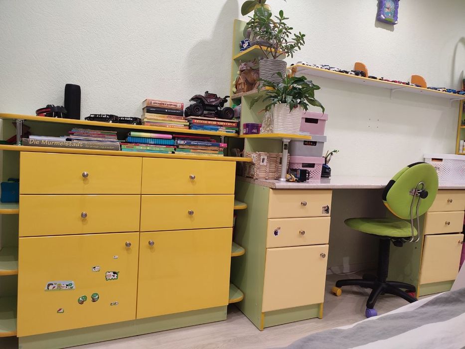 Меблі в дитячу кімнату, комплект меблів