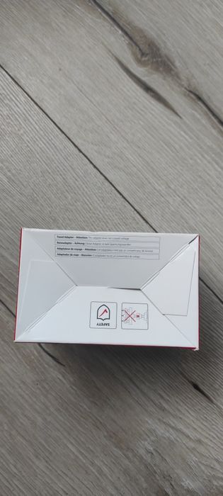 Uniwersalny adapter podróżny SKROSS
