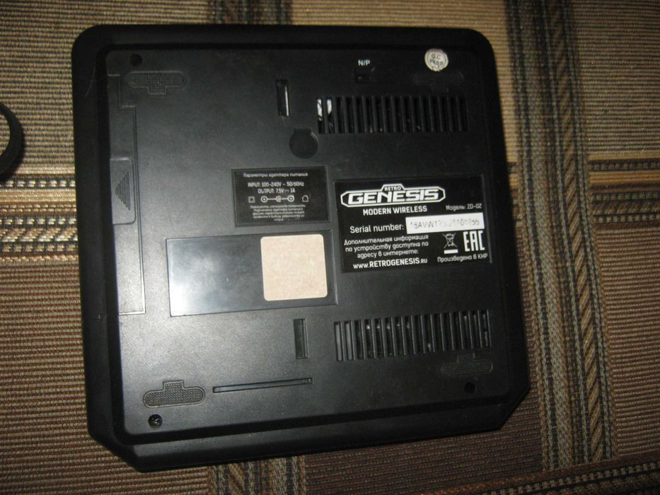 Приставка Genesis с беспроводным джойстиком и флэш-памятью.Рабочая.