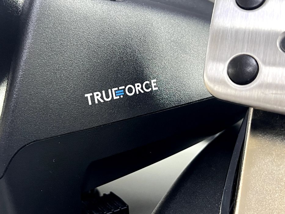 Б.В. Ігрове кермо Logitech G923