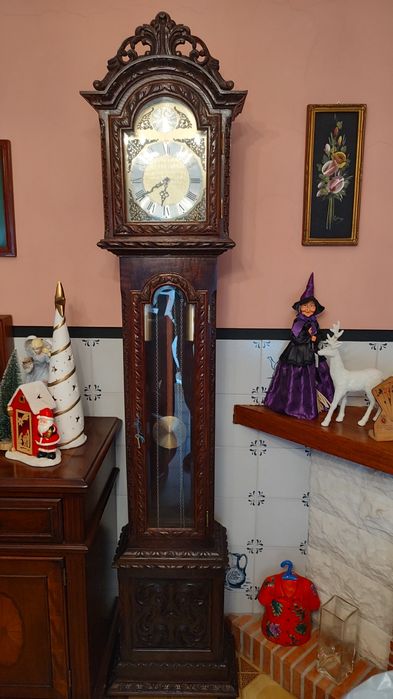 Relógio  de  pé antigo