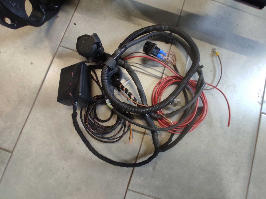 Oryginalny elektryczny Hak holowniczy VW Touran III 15- moduł komplet
