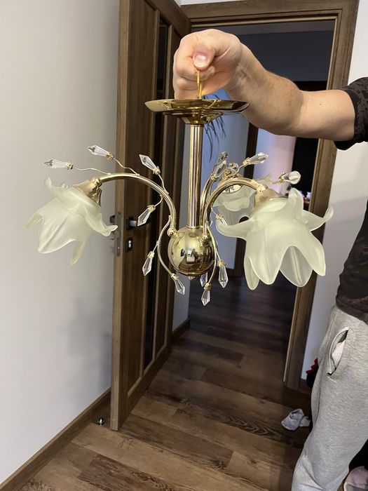 Продам люстру