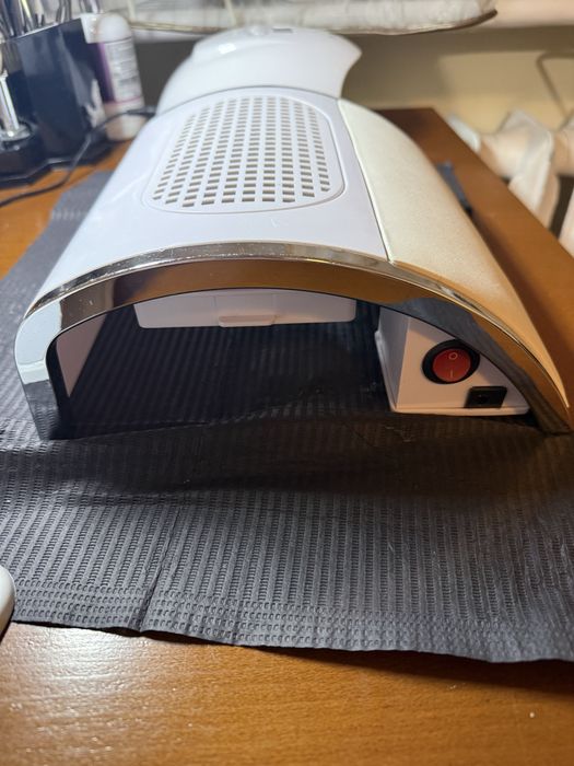 Pochłaniacz pyłu do paznokci