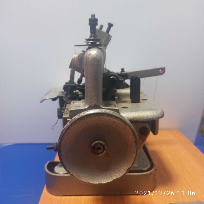 Оверлок промышленный 51 клас 3х нитка.