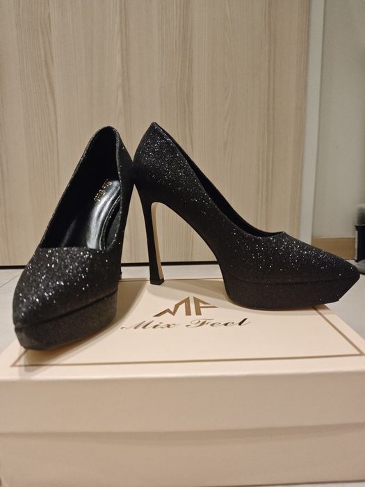 Buty na obcasie czarne