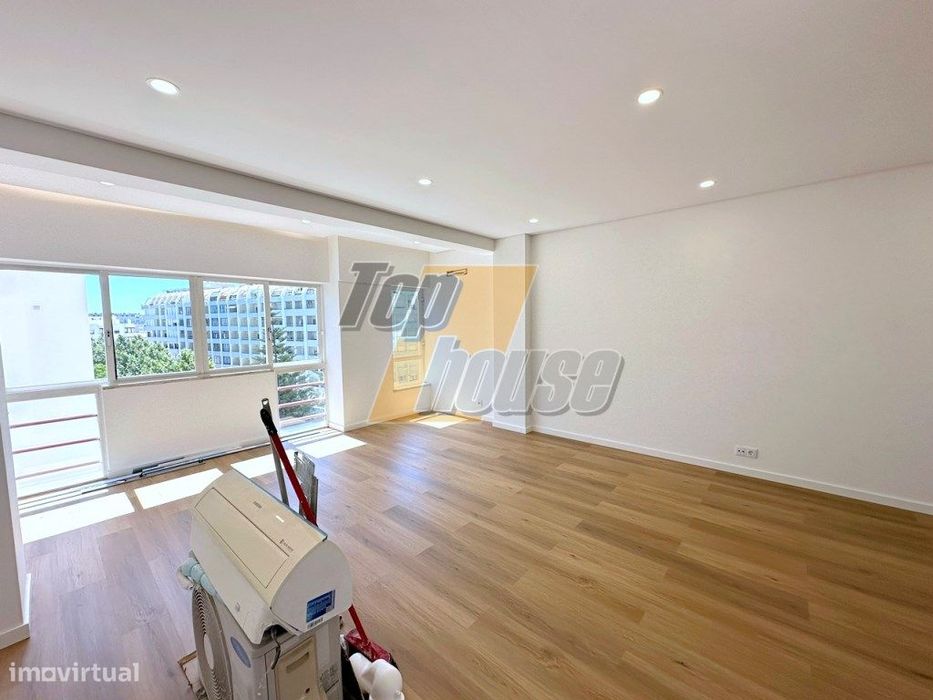 Apartamento T2 totalmente remodelado Costa de Caparica