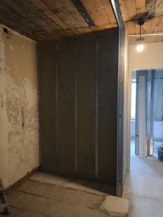 Remonty. Armstrong. Montaż suchej zabudowy, karton gipsu.