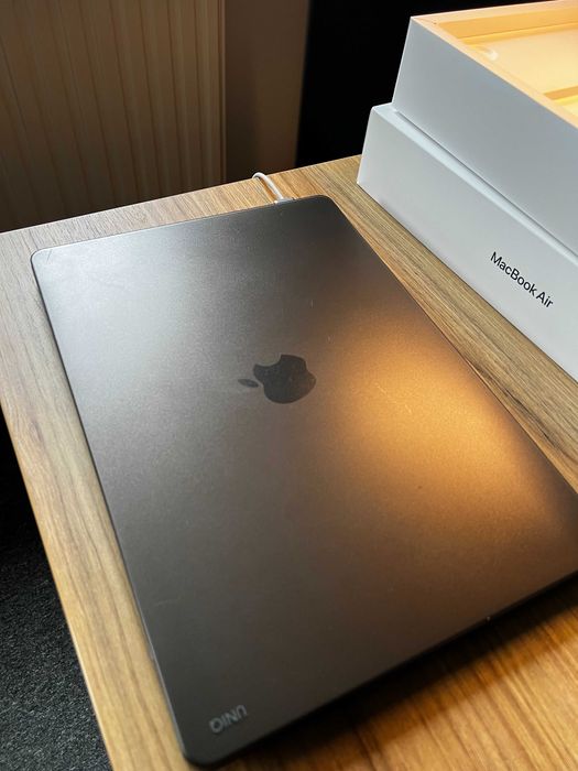 MacBook Air 15 M2 (2023) | 8GB/256GB | Stan idealny + Etui