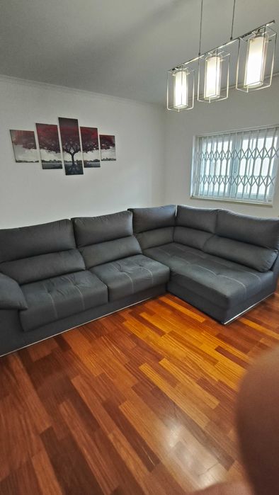 Vendo sofá em tecido, bom estado.
Zona da tabaqueira