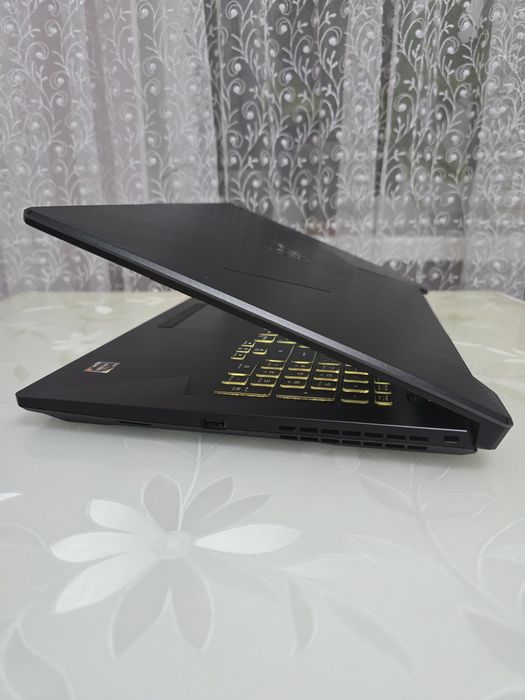 Asus TUF A17/144Hz/Ryzen 7 4800H×16CPU/RAM:16GB/RTX 3050/SSD:512GB