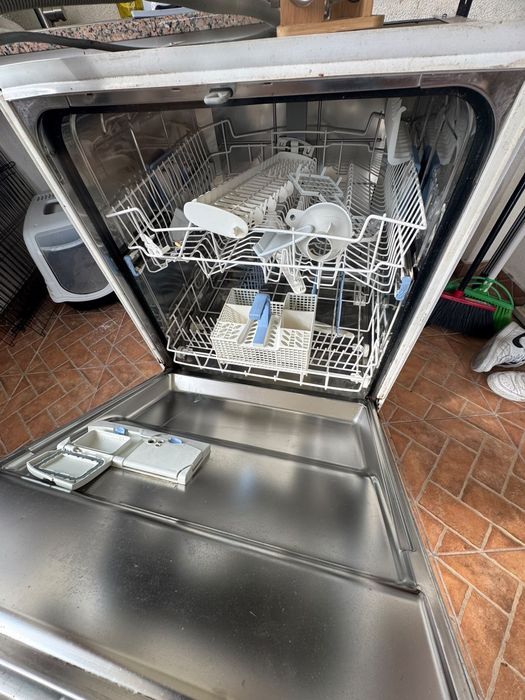 Maquina de loica whirlpool a funcionar