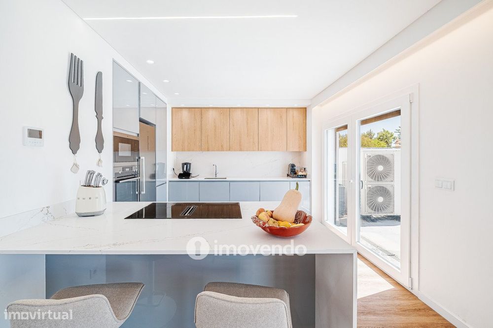 Moradia T3+1 moderna, com garagem e áreas amplas, em Alcochete