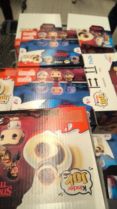 "Stranger things "kinder joy