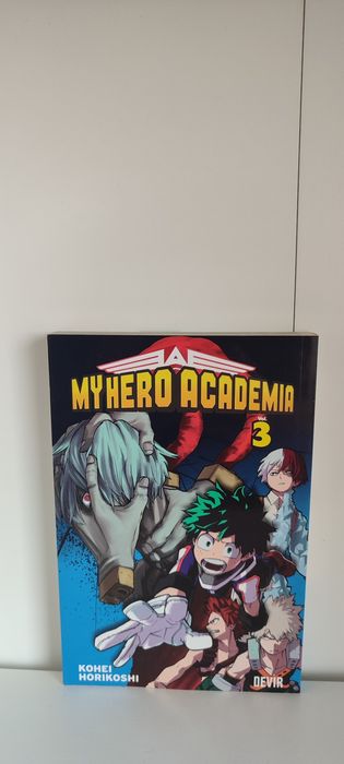 Vendo volumes 1 a 3 do manga My Hero Academia, edição da Devir