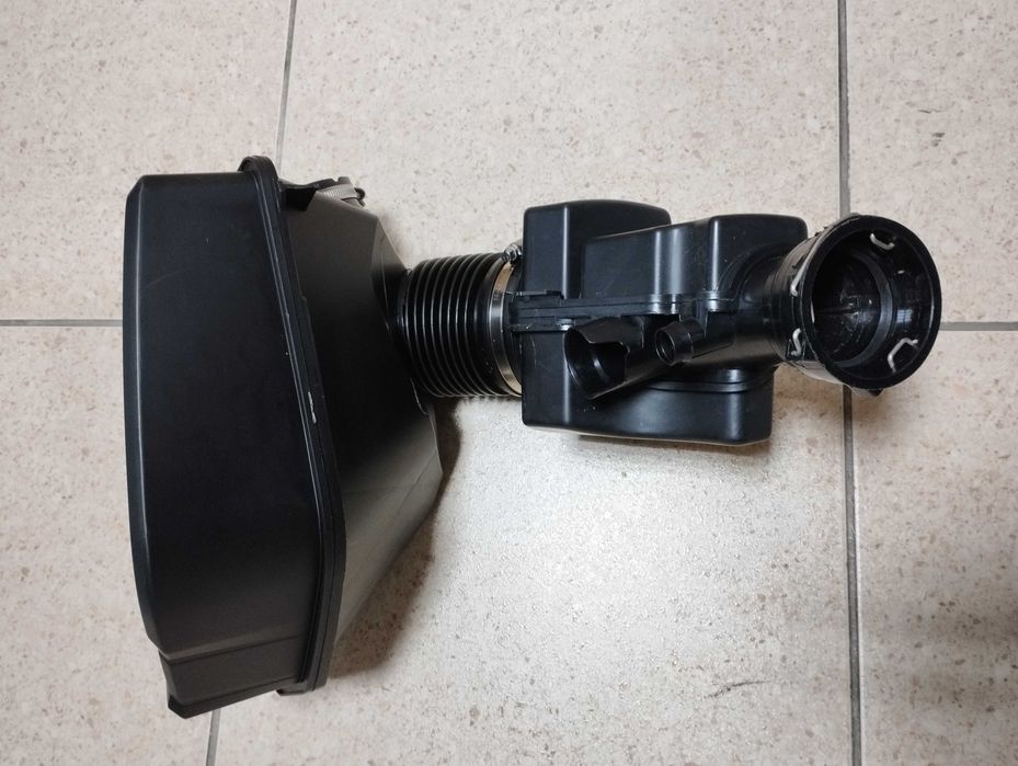 BMW 3 G20 Воздуховод з резонатором коллектор 13718656981