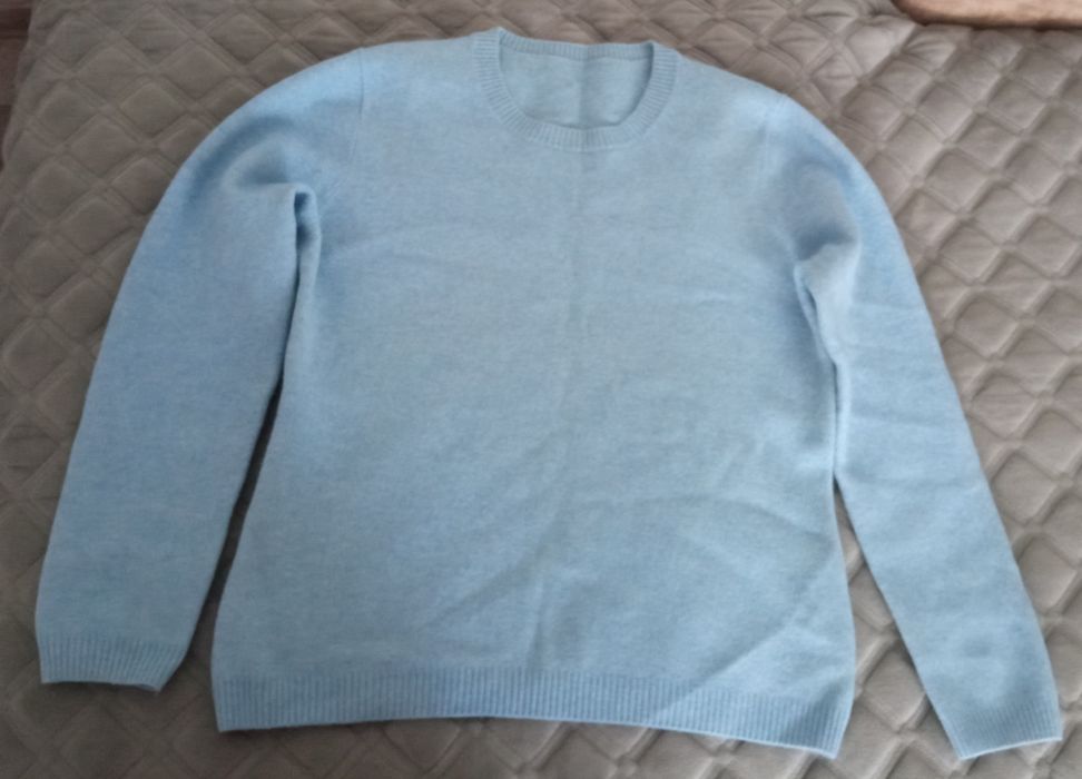 Проється голубу кофточку