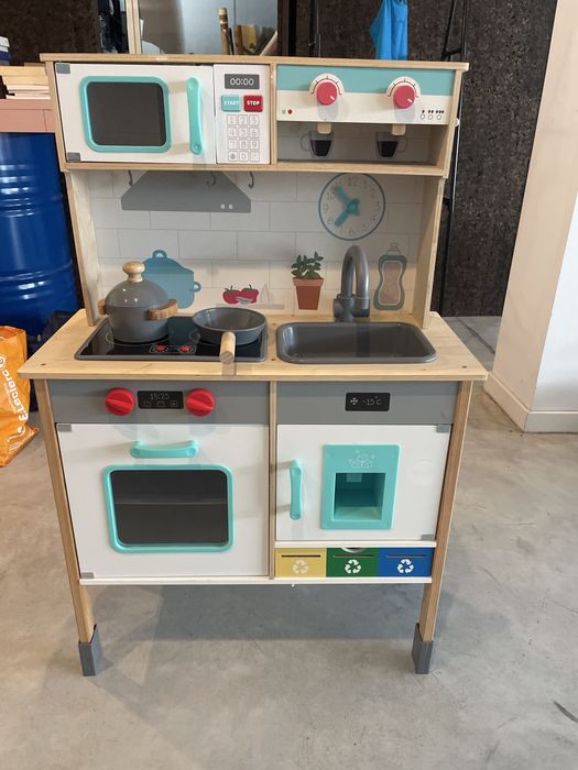 Cozinha de madeira de brincar