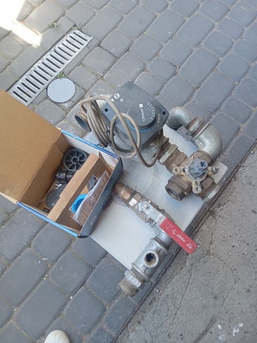 Zawór czterodrogowy z siłownikiem