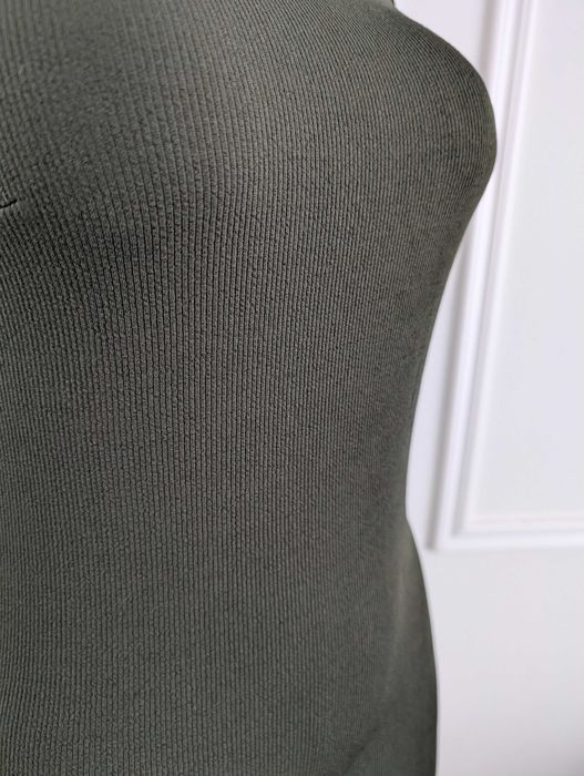 Asymetryczna i dopasowana sukienka na jedno ramię khaki M – nowa