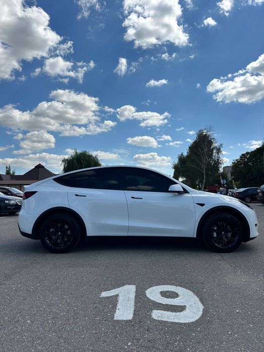 Tesla Model Y 2021 Standard Range