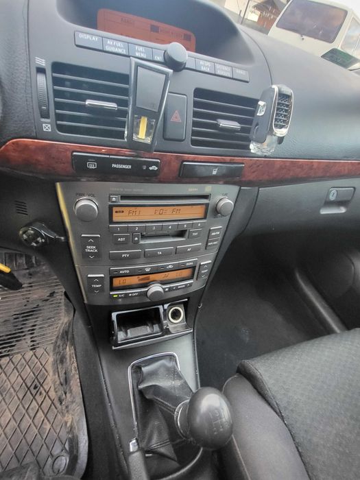 Sprzedam toyota avensis