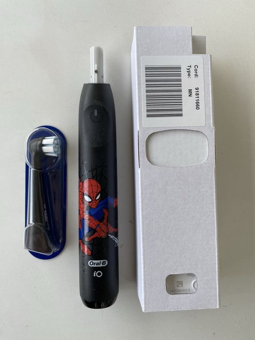 Szczoteczka magnetyczna ORAL-B iO Marvel Spiderman + Etui Czarne