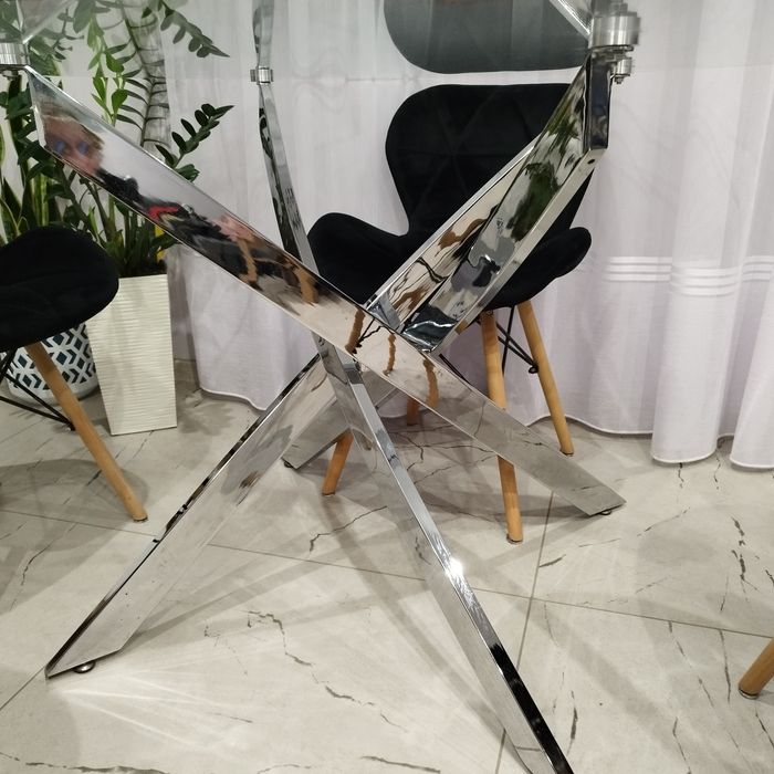 Stół z krzesłami nowoczesny