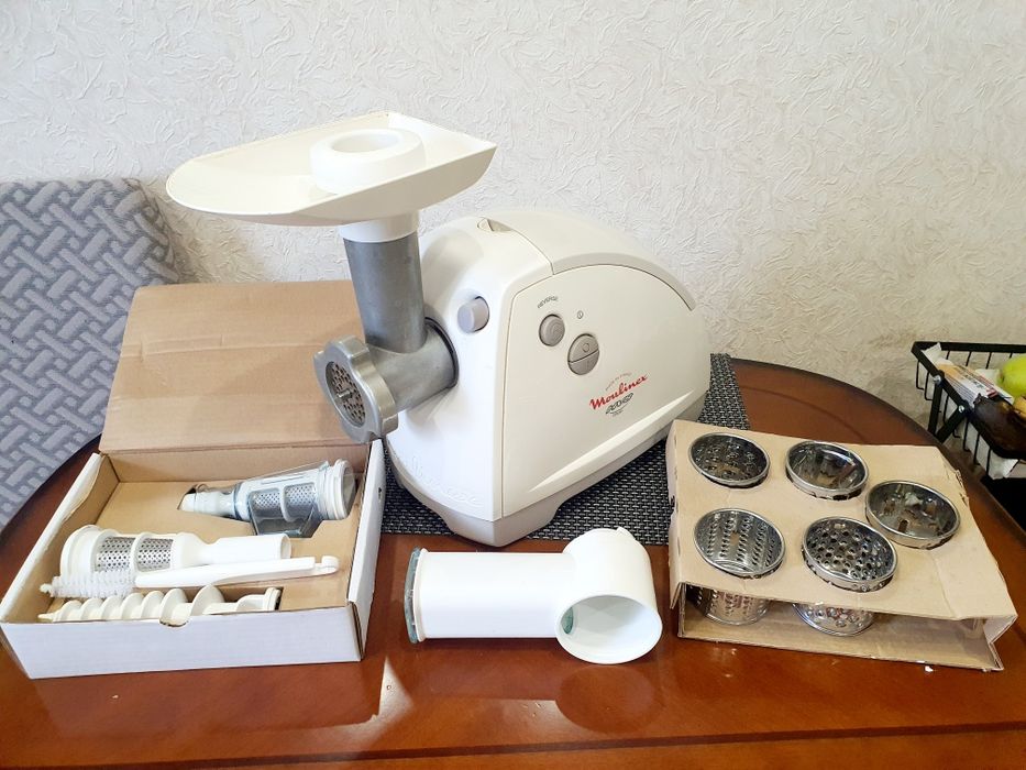 М'ясорубка Moulinex HV8