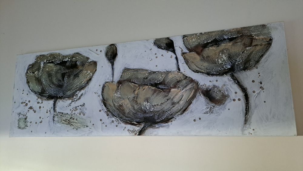 2 quadros em tons de beje e castanho