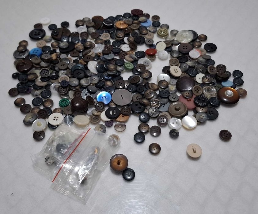 Guziki itp. duży zestaw, mix, 280g (Guzik)