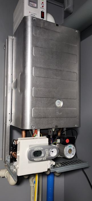 Газовий котел FERROLI DIVAtech D F24 (турбований)