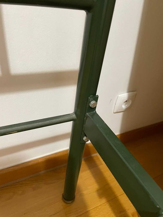 Vendo cama de latão, cor verde escuro com colchão