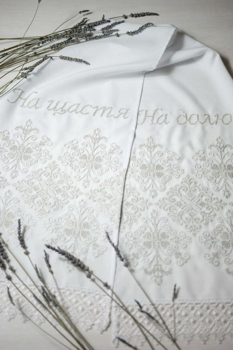 Вишитий весільний рушник під ноги ,вишивка срібло хрестик