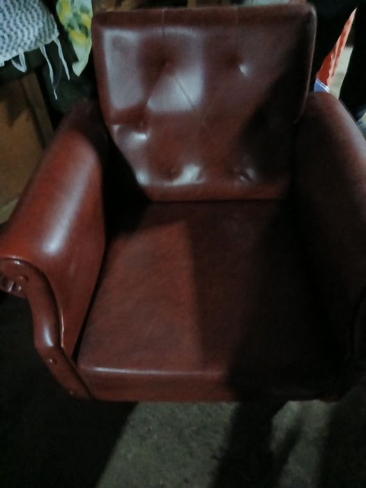 Dois cadeirões vermelhos, impecaveis