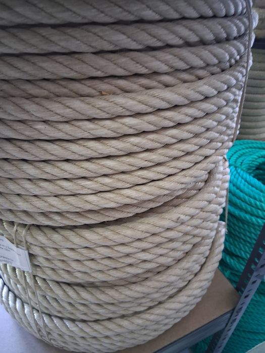 Cordas de varias espessuras.