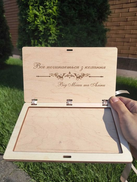 Дерев'яна коробка пенал під пляшку вина з індивідуальним гравіюванням