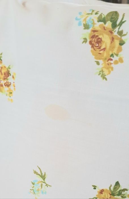 Conjunto/jogo de lençóis Novos
Tem um pequeno defeito como se ve na fo