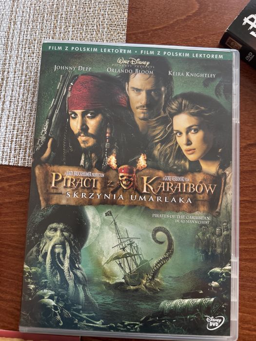Piraci z Karaibow skrzynia umarlaka