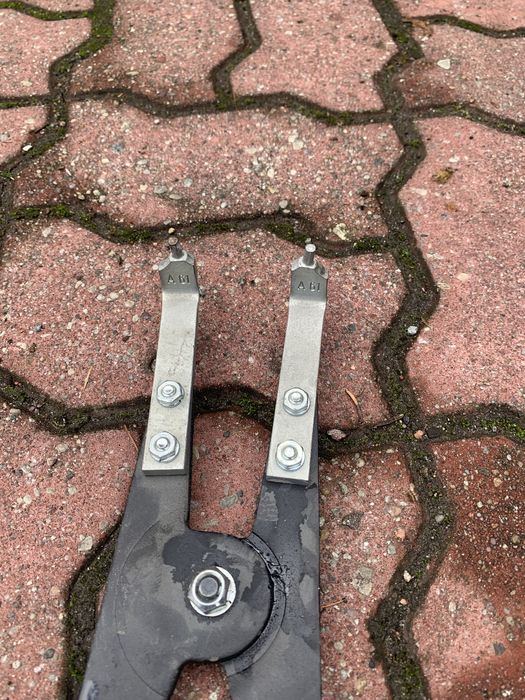 Duże szczypce Knipex do segerów zewnetrznych pierscieni osadczych