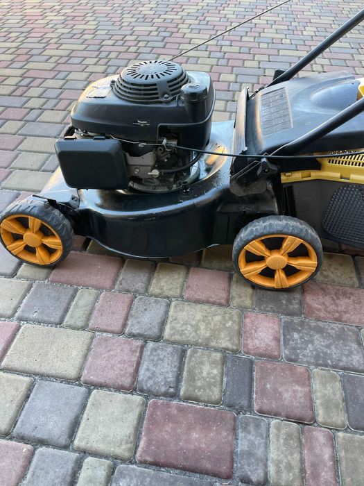 Газонокосилка с мотором Хонда